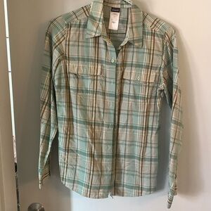 Patagonia women’s shirt.